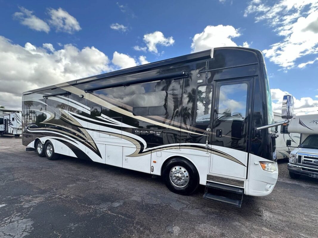 Class A motorhome diesel pusher with DEF system